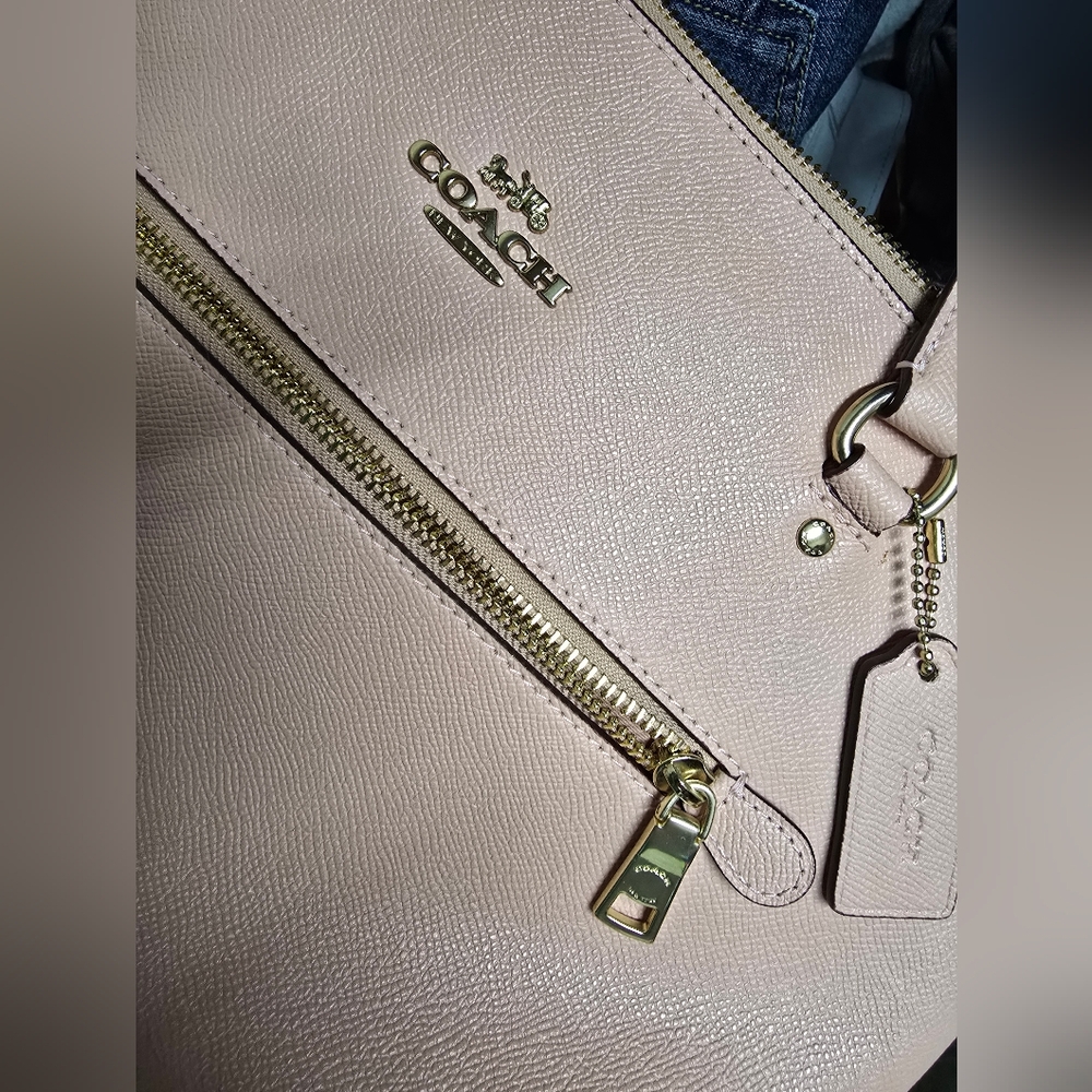 Coach Zip Tote. - Picture 5 of 7